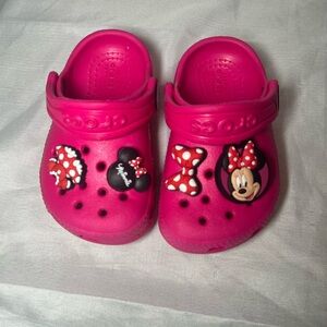CROCS Pink Water Shoes with Minnie Mouse Charms 4